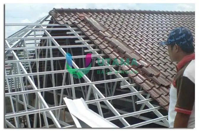 jasa utama Baja Ringan - Jasa Pasang Atap Dan Ganti Renovasi Atap Baja Ringan Tukang Pengalaman 010 jasa utama Baja Ringan - Jasa Pasang Atap Dan Ganti Renovasi Atap Baja Ringan Tukang Pengalaman 010